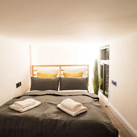 Very Stylish And Fresh In The Center Apartman